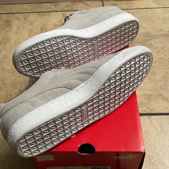 NEW* PUMA Suede Shoes - Picture 4 of 5